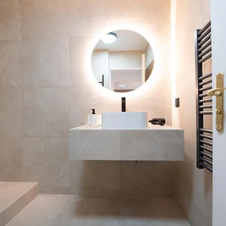 Cia - Flat With Balcony In East Paris, Buttes Chaumont Apartment Paris