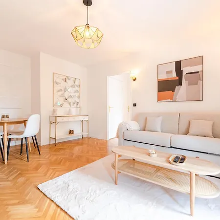Cia - Flat With Balcony In East Paris, Buttes Chaumont *