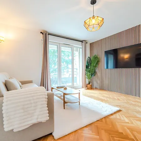 Apartment Cia - Flat With Balcony In East Paris, Buttes Chaumont *