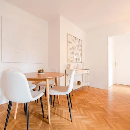 Cia - Flat With Balcony In East Paris, Buttes Chaumont *