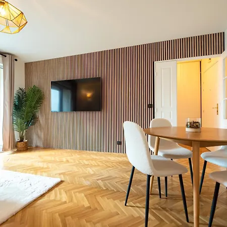 Apartment Cia - Flat With Balcony In East Paris, Buttes Chaumont *